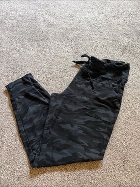 Grace & Lace Black Gray Camo Jogger Leggings